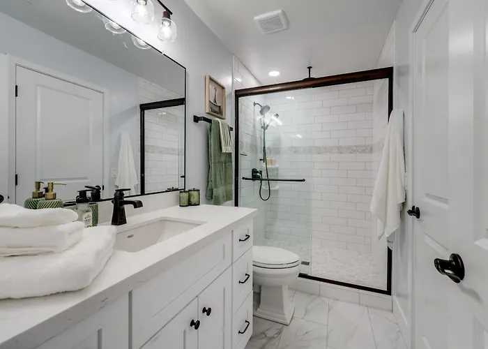 Private Pool & Hot Tub! Relaxing Apartment